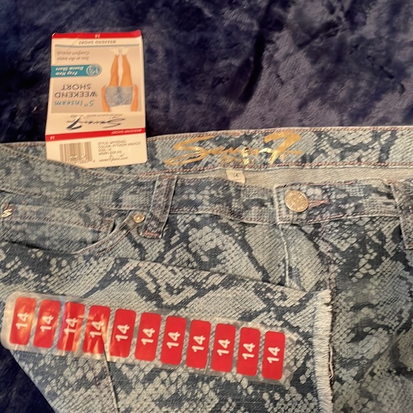 Seven 7 - Picture 2 of 3